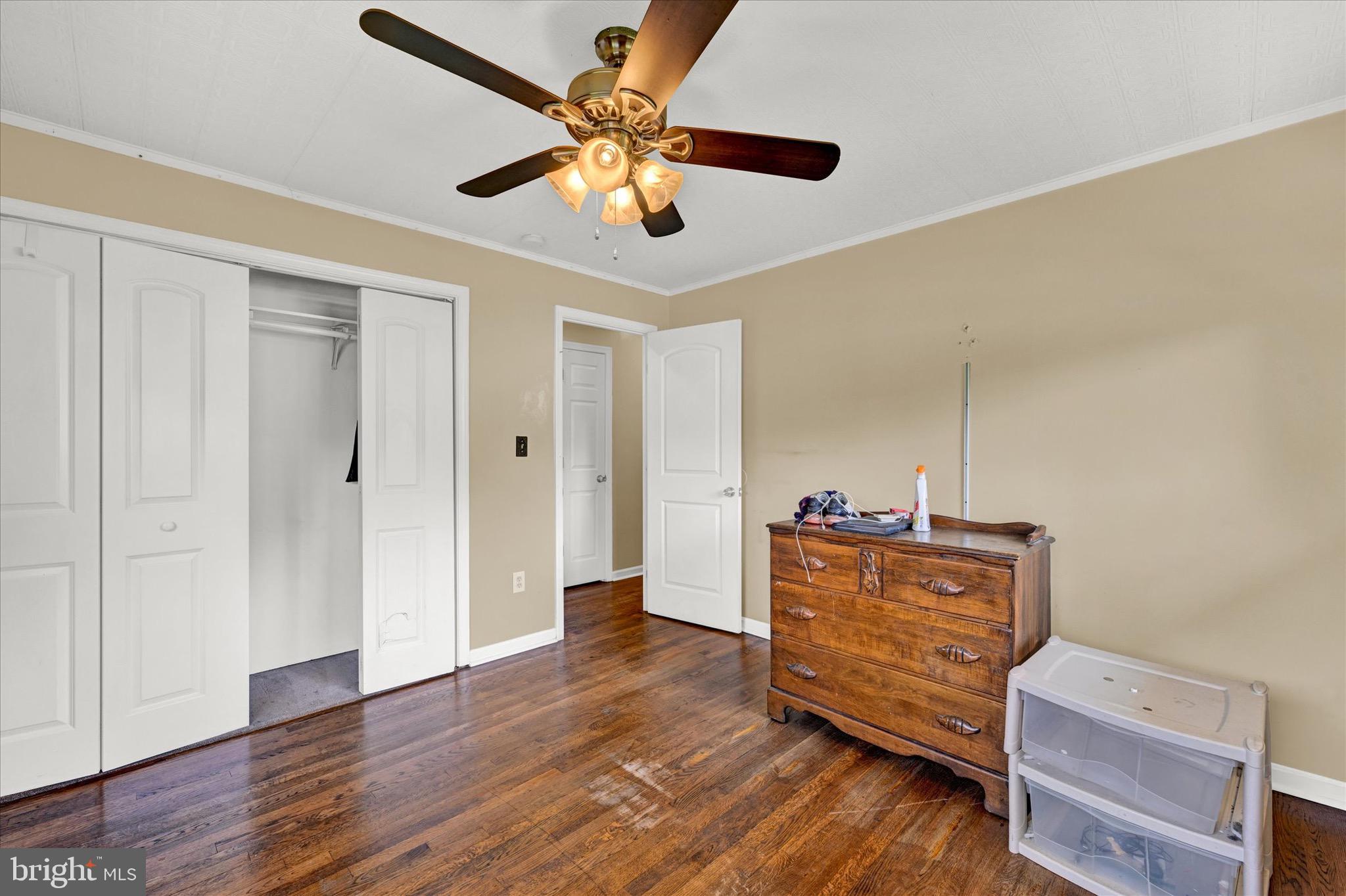 COUNTRY CLUB MANOR - Residential