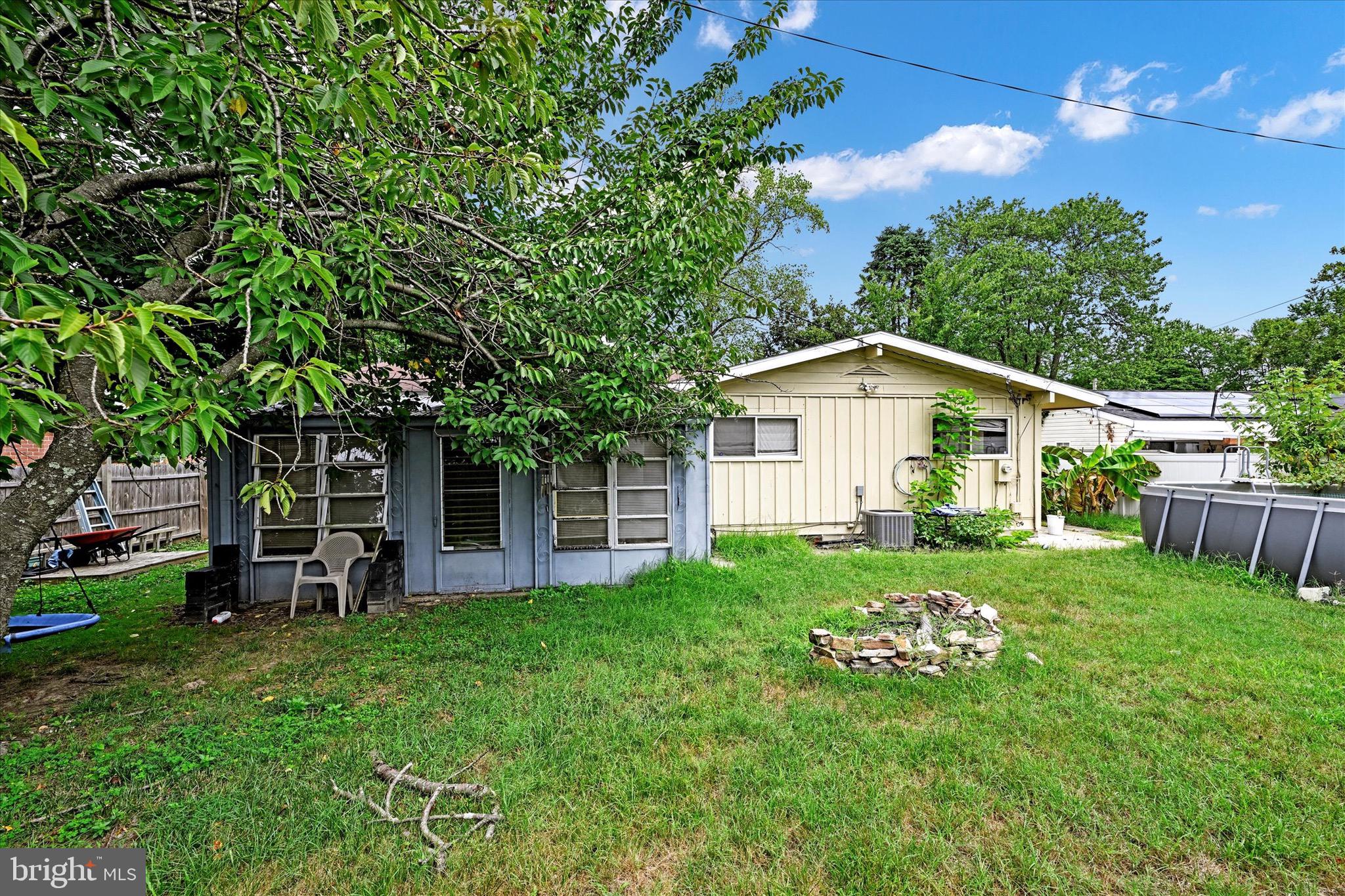 COUNTRY CLUB MANOR - Residential