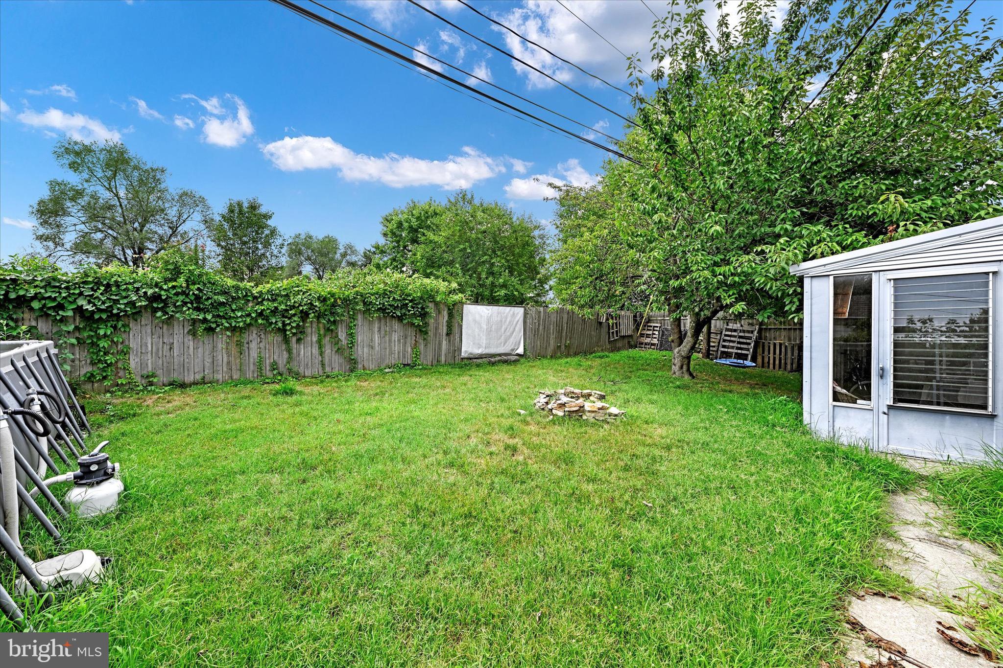 COUNTRY CLUB MANOR - Residential