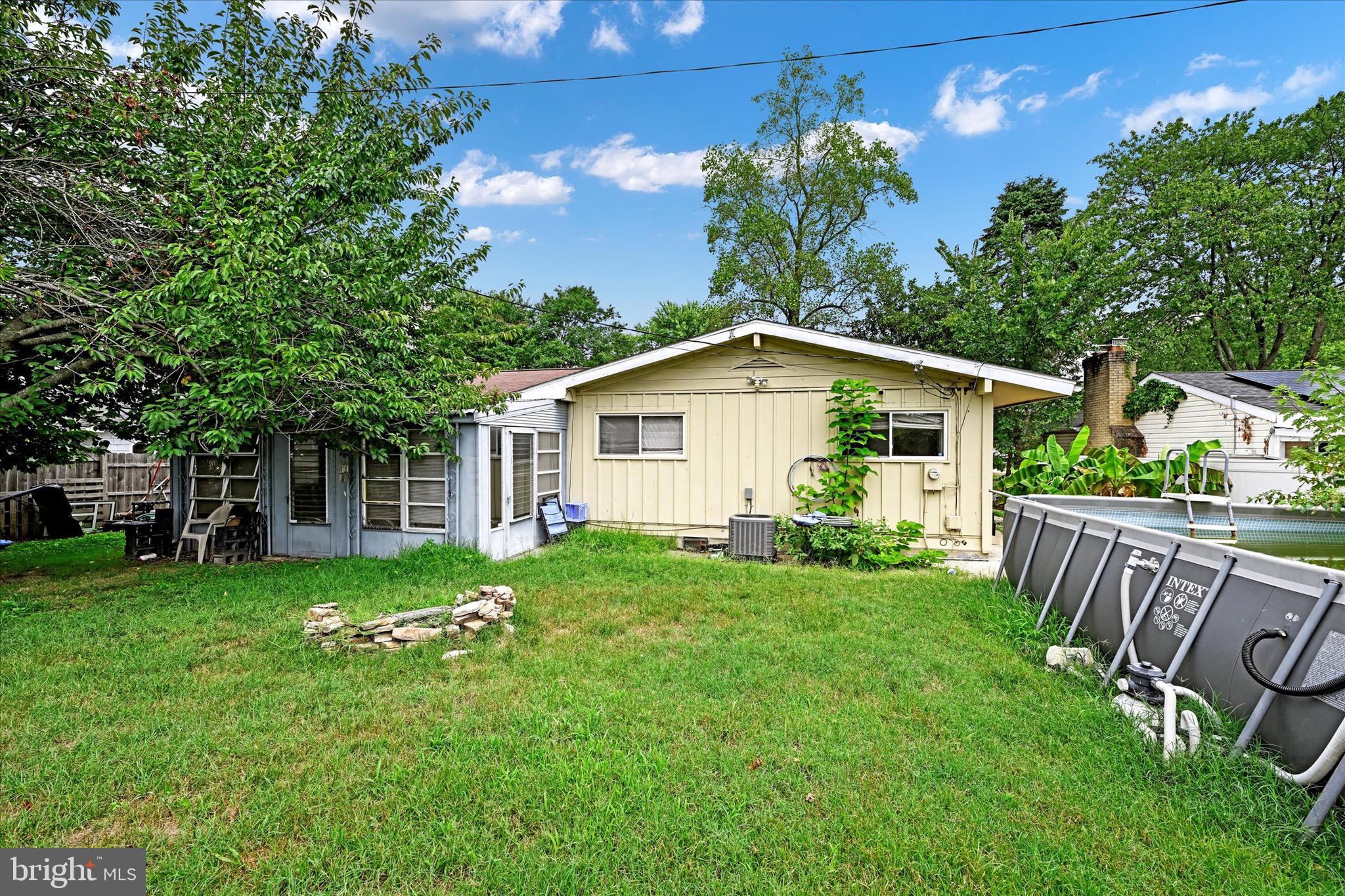 COUNTRY CLUB MANOR - Residential