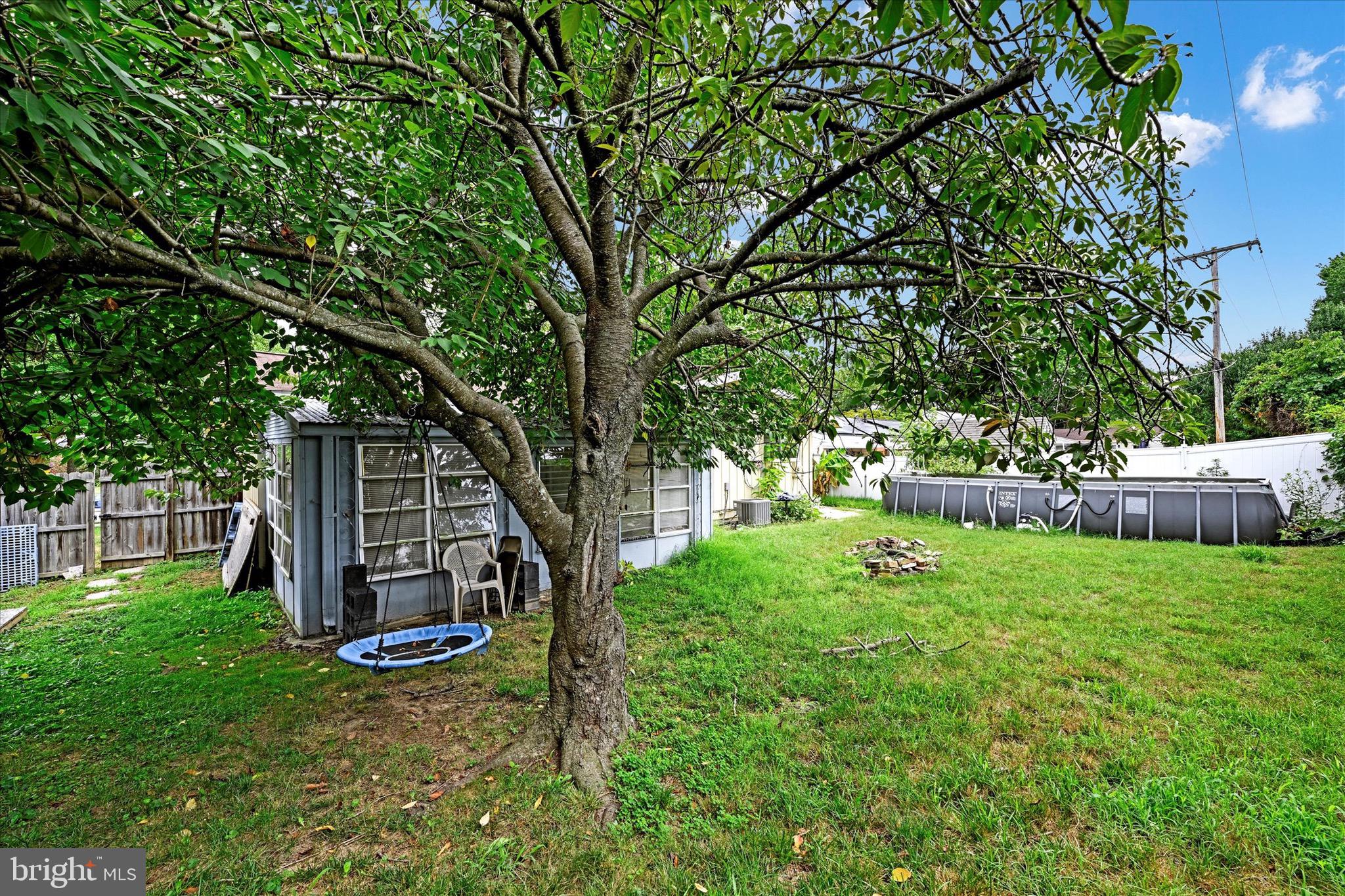 COUNTRY CLUB MANOR - Residential