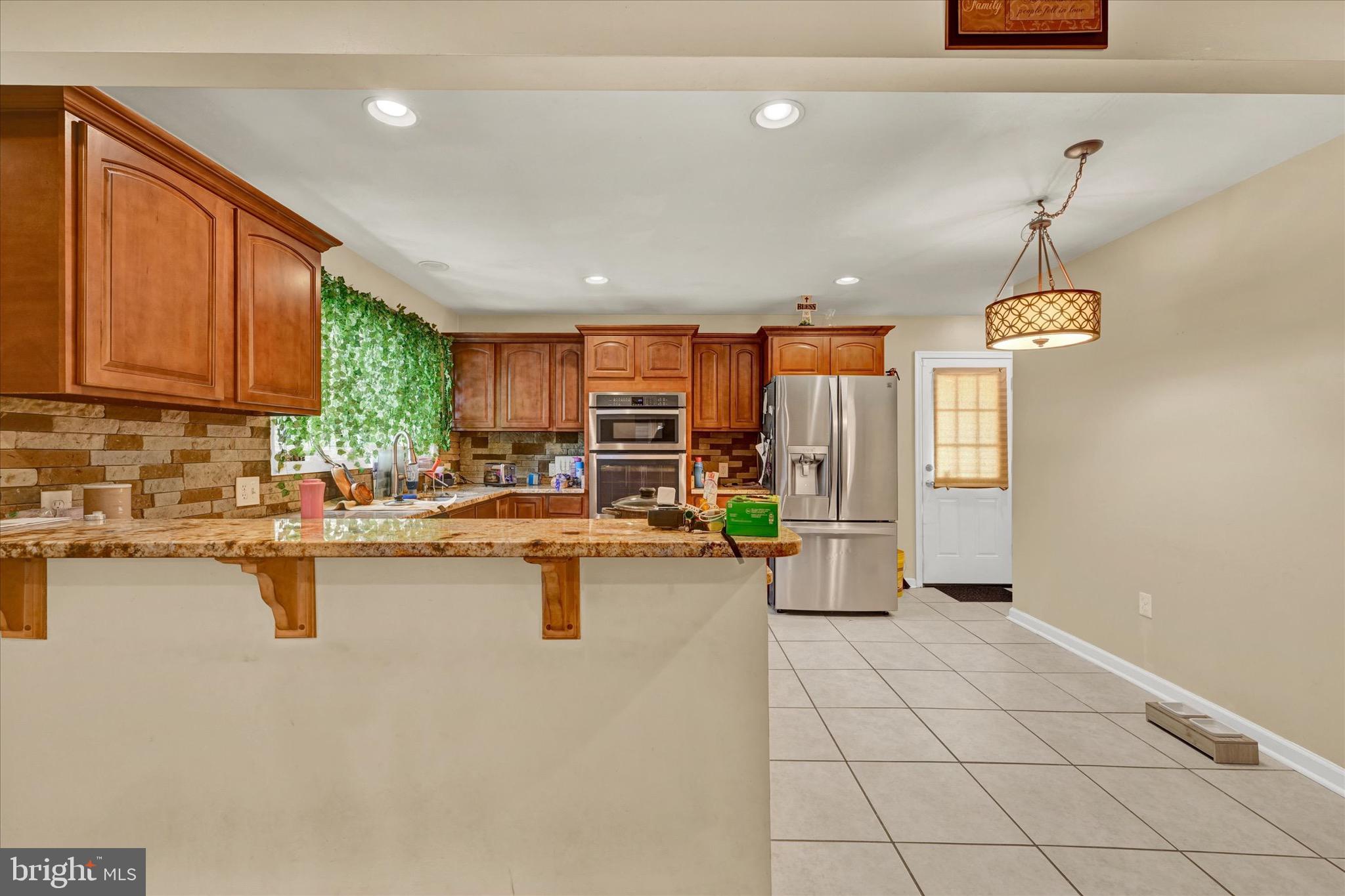 COUNTRY CLUB MANOR - Residential