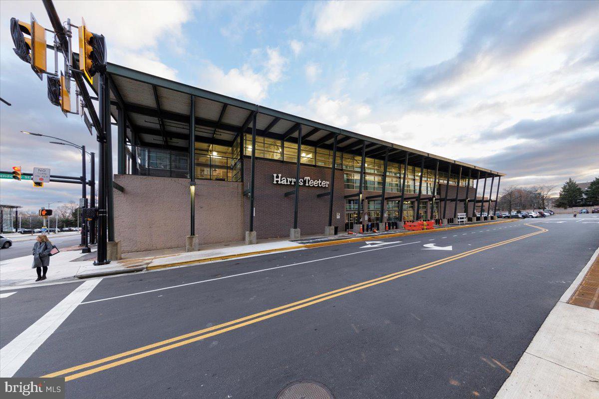 SUMMERWALK - Residential