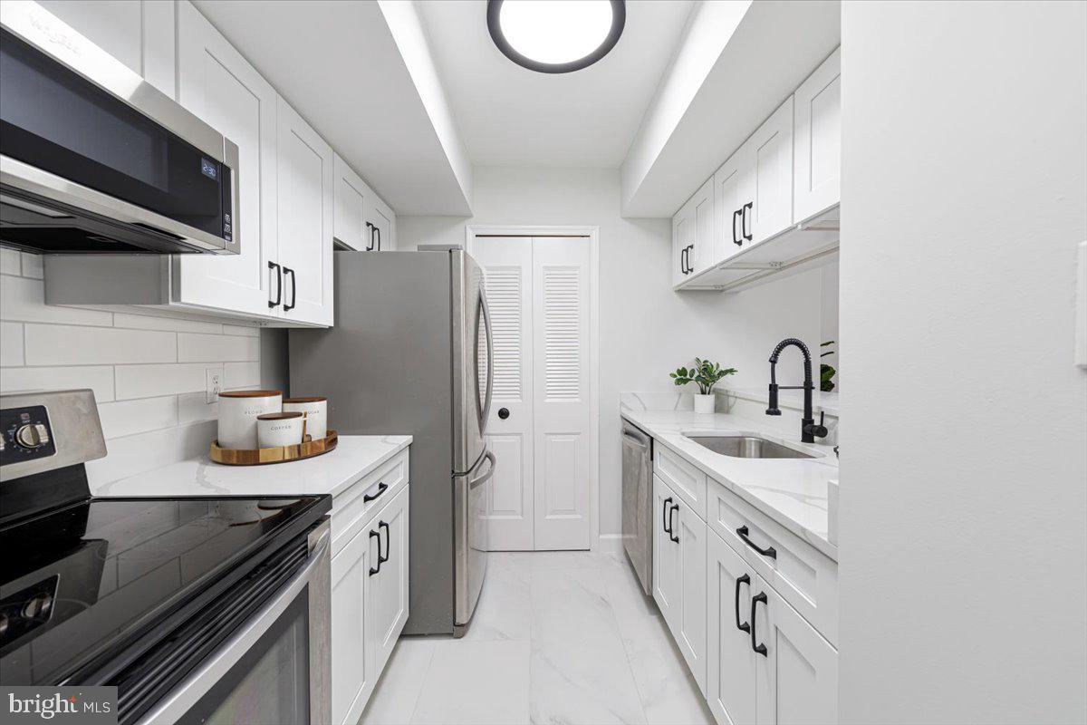 SUMMERWALK - Residential