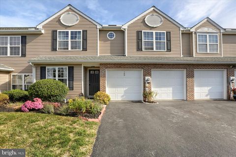 122 KESTREL COURT HUMMELSTOWN PA 17036