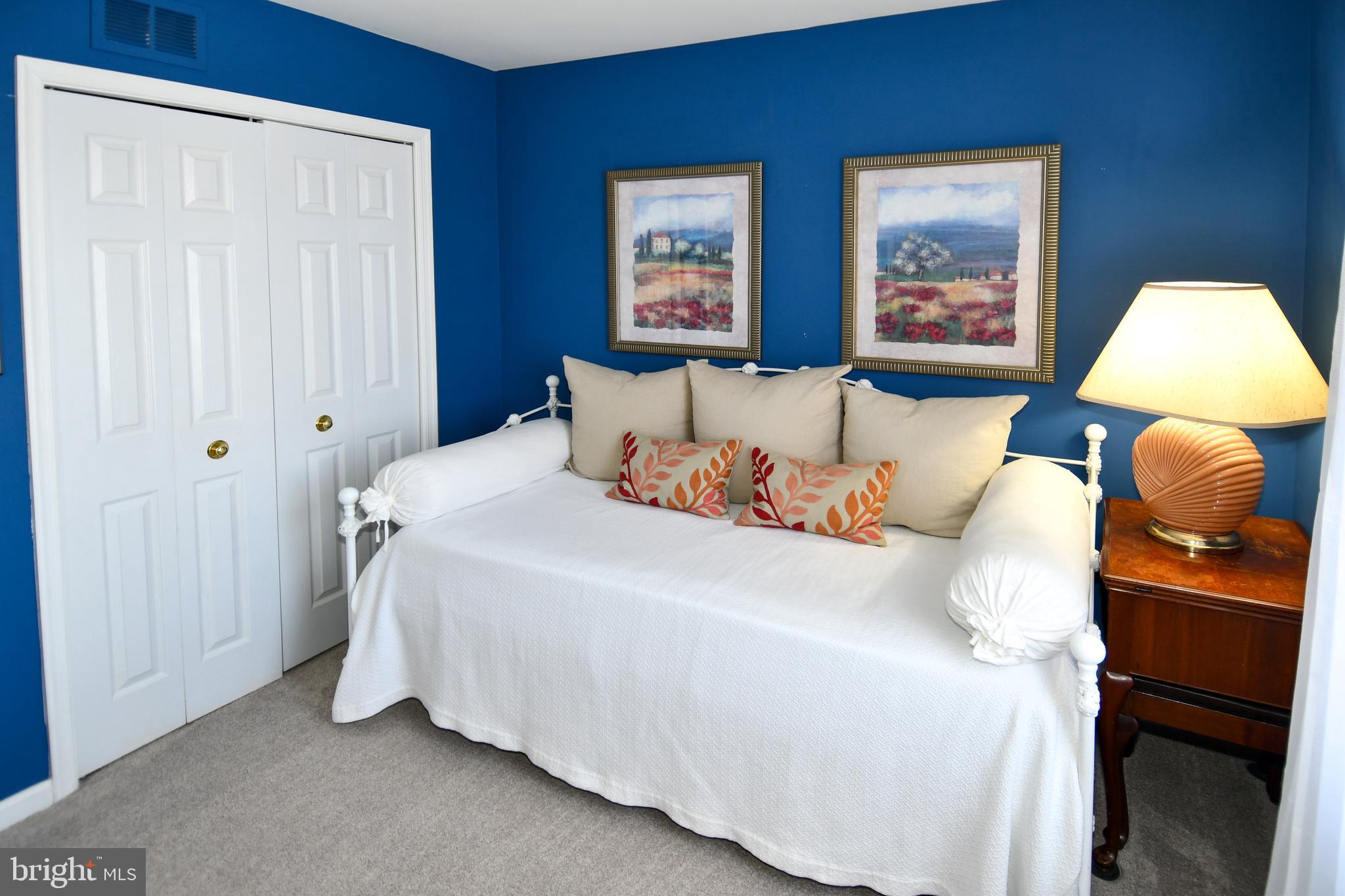 RIVER OAKS - Residential