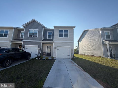 Townhouse For Sale - 31 Bloomsbury Street<br/> FALLING WATERS, WV 25419