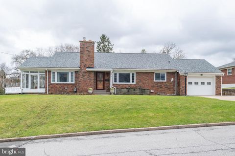 Homes For Sale - 724 E Curtin Street<br/> Centre County, BELLEFONTE, PA 16823