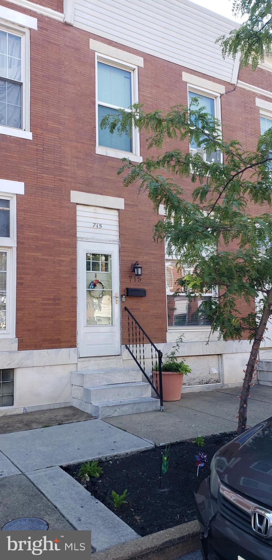 Investor special. 3 bedroom, 2 full bath. Very stylish, much better condition than most. 3 bedrooms (1 pass-through), and 2 full bath, one being on the bedroom level, once being in the basement. Sale to be as-is; conventional, cash, and renovation loans only please. Come see it today, before it's gone.