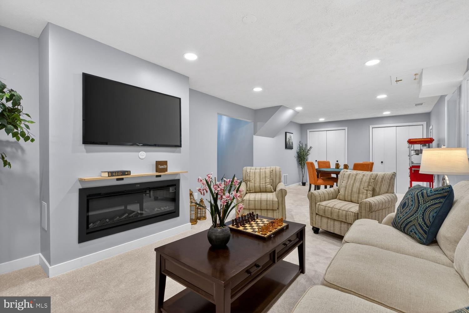 8532 LAKINHURST LANE