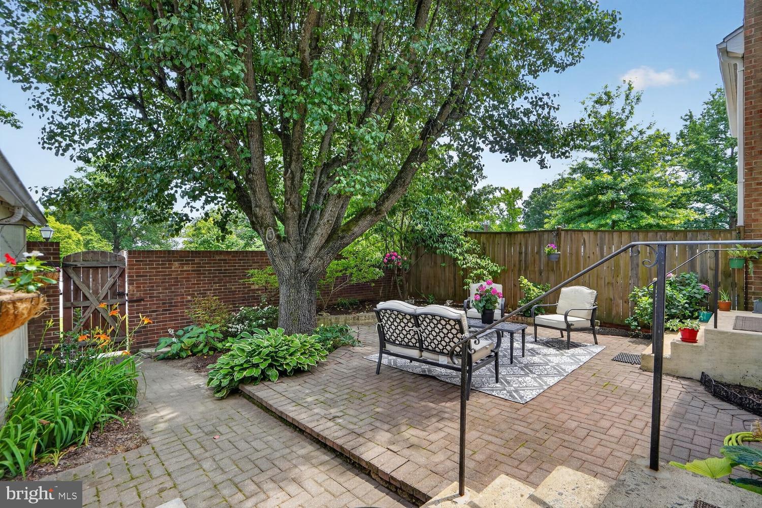 8532 LAKINHURST LANE