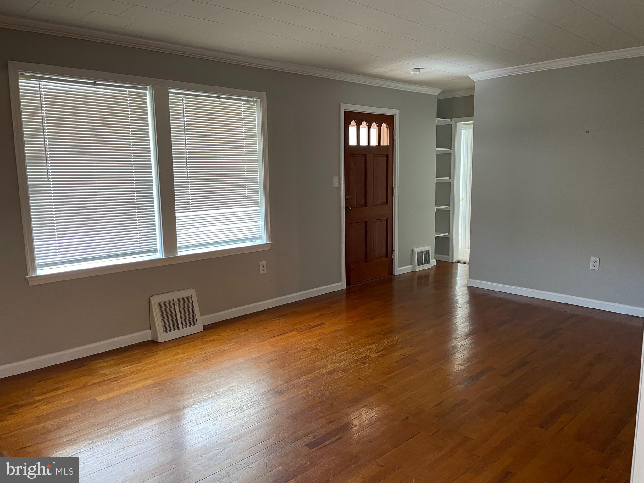 573 FAIRFAX PIKE
