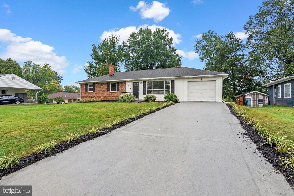 Photo of 202 Prenton Street, UPPER MARLBORO, MD 20774 (MLS # MDPG2177580)
