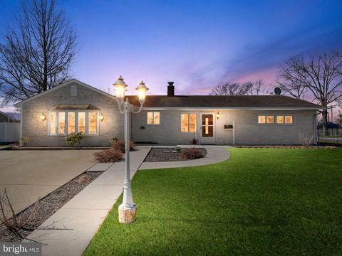 77 GAPING ROCK ROAD LEVITTOWN PA 19057