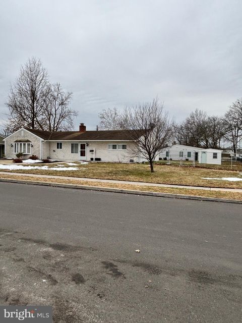 77 GAPING ROCK ROAD LEVITTOWN PA 19057