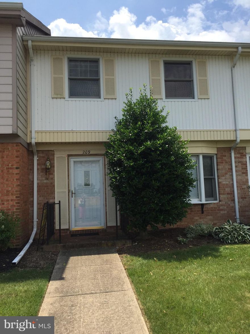 Fire your Landlord, Own your own place.  Spacious TH  w scenic  mountain views.  Private, fenced backyard w master bedroom balcony that overlooks beautiful golf course property. Walk to Quaint Town w Restaurants, Shoppes & Library, Enjoy the great outdoors at the Community Park--pool, tennis, ballfields, picnic area. BRAND NEW CARPET. Near JMU and EMU.