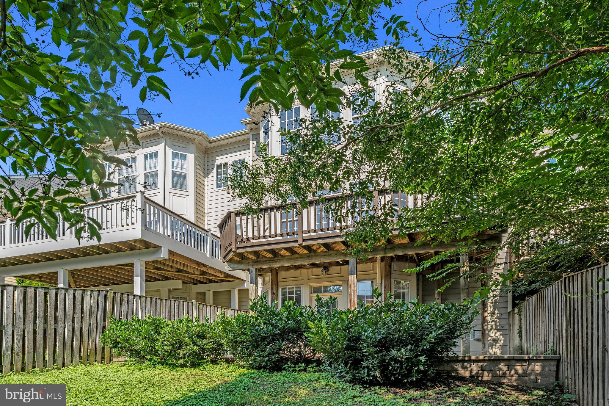 LANSDOWNE ON THE POTOMAC - Residential