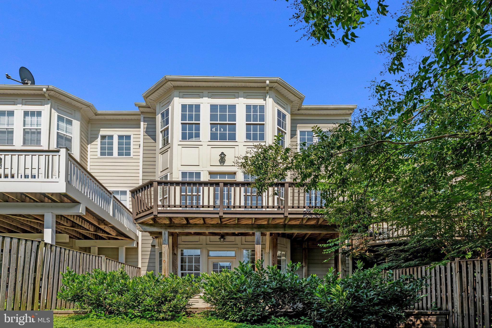 LANSDOWNE ON THE POTOMAC - Residential