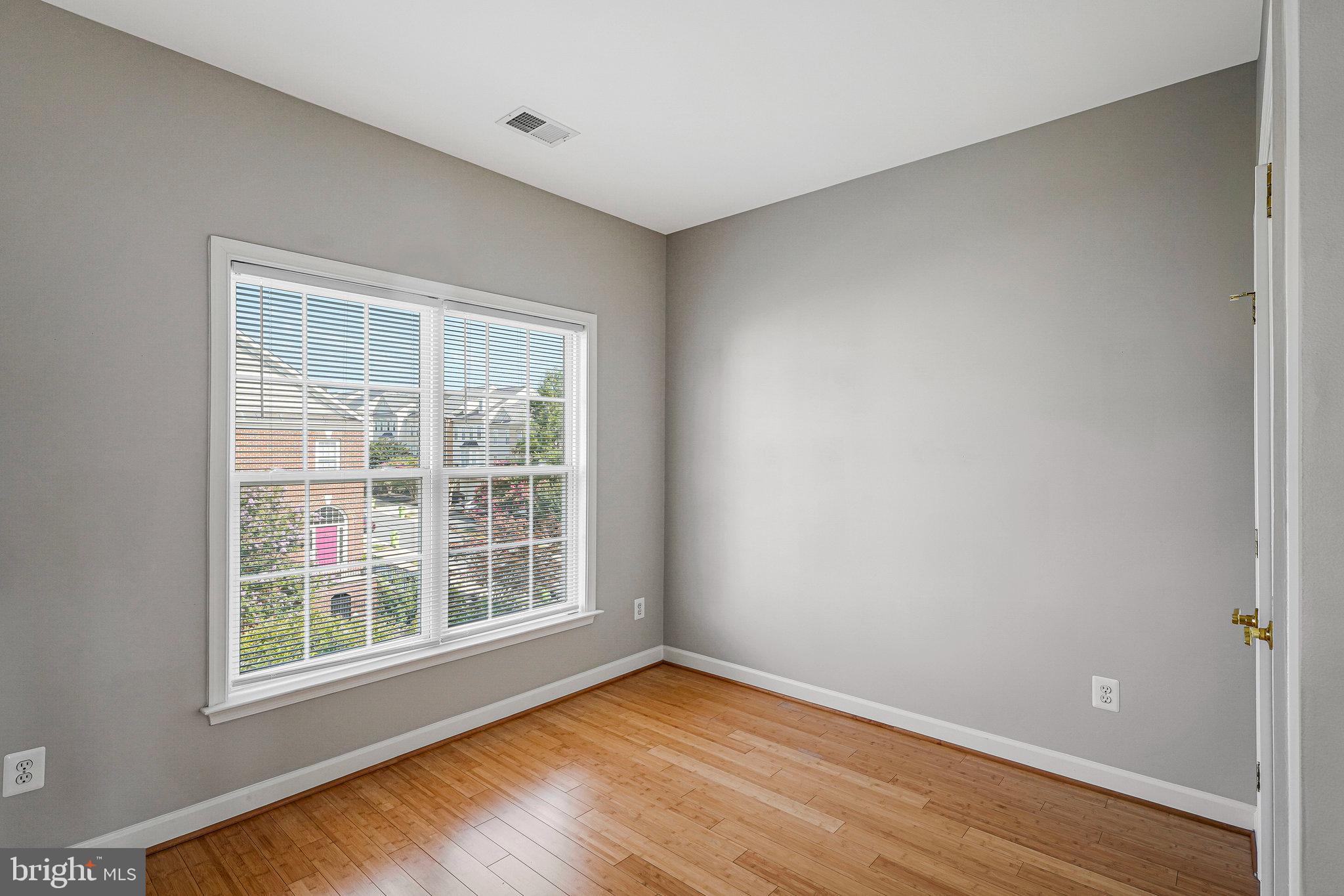 LANSDOWNE ON THE POTOMAC - Residential