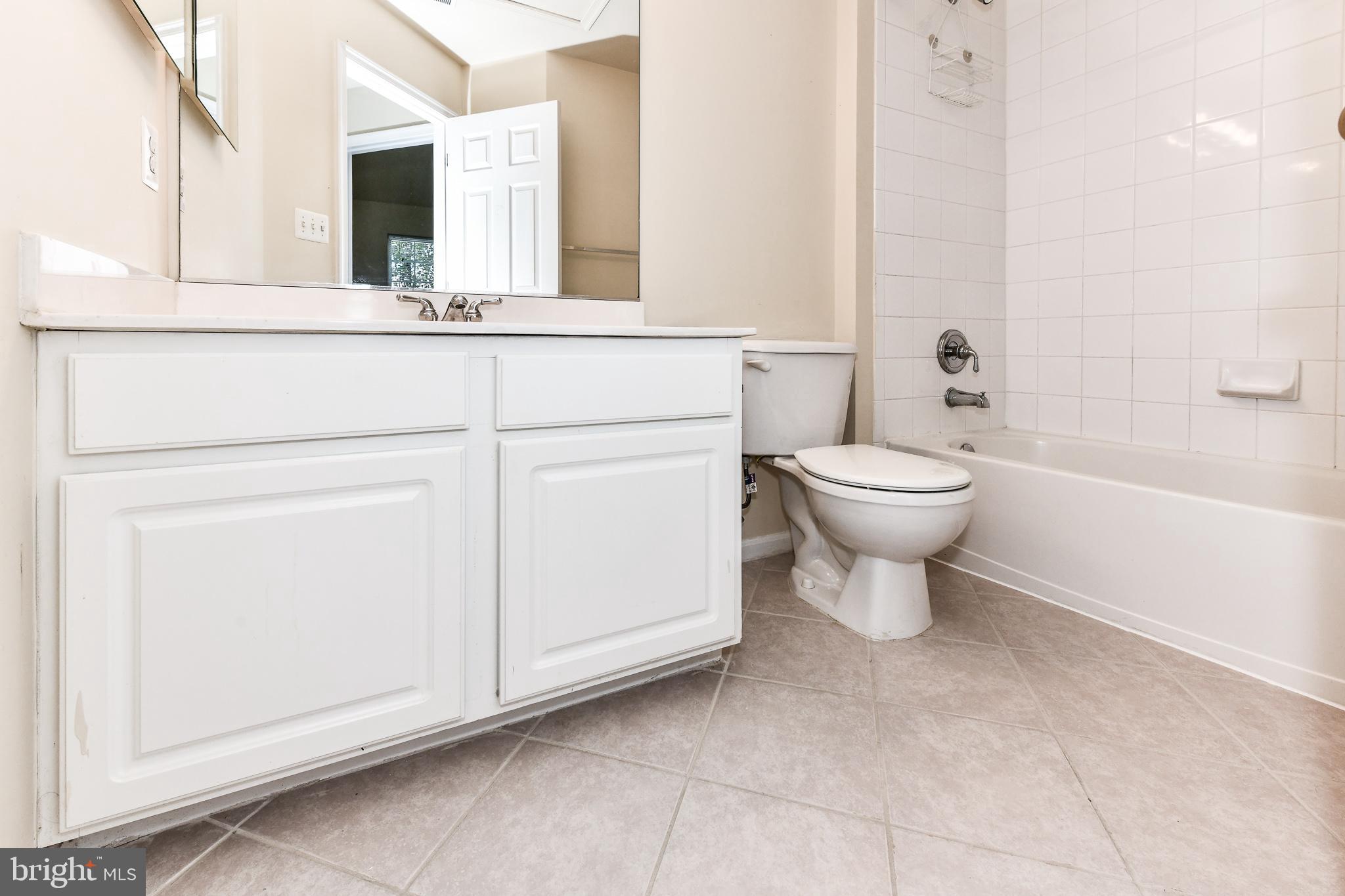 POTOMAC LAKES - Residential Lease