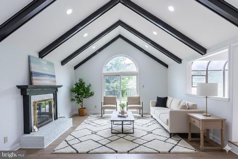 13 STAMFORD DRIVE VOORHEES NJ 08043