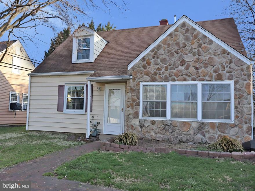 This charming cape presents a spectacular opportunity, nestled in the picturesque Hatboro Township, which boasts a quaint small-town ambiance while being conveniently near Philadelphia and major thoroughfares. The property features a spacious living room, dining room, and kitchen with walk-out access to the rear yard. It includes three generously sized bedrooms, a 3-piece hall bath, and ample driveway parking.