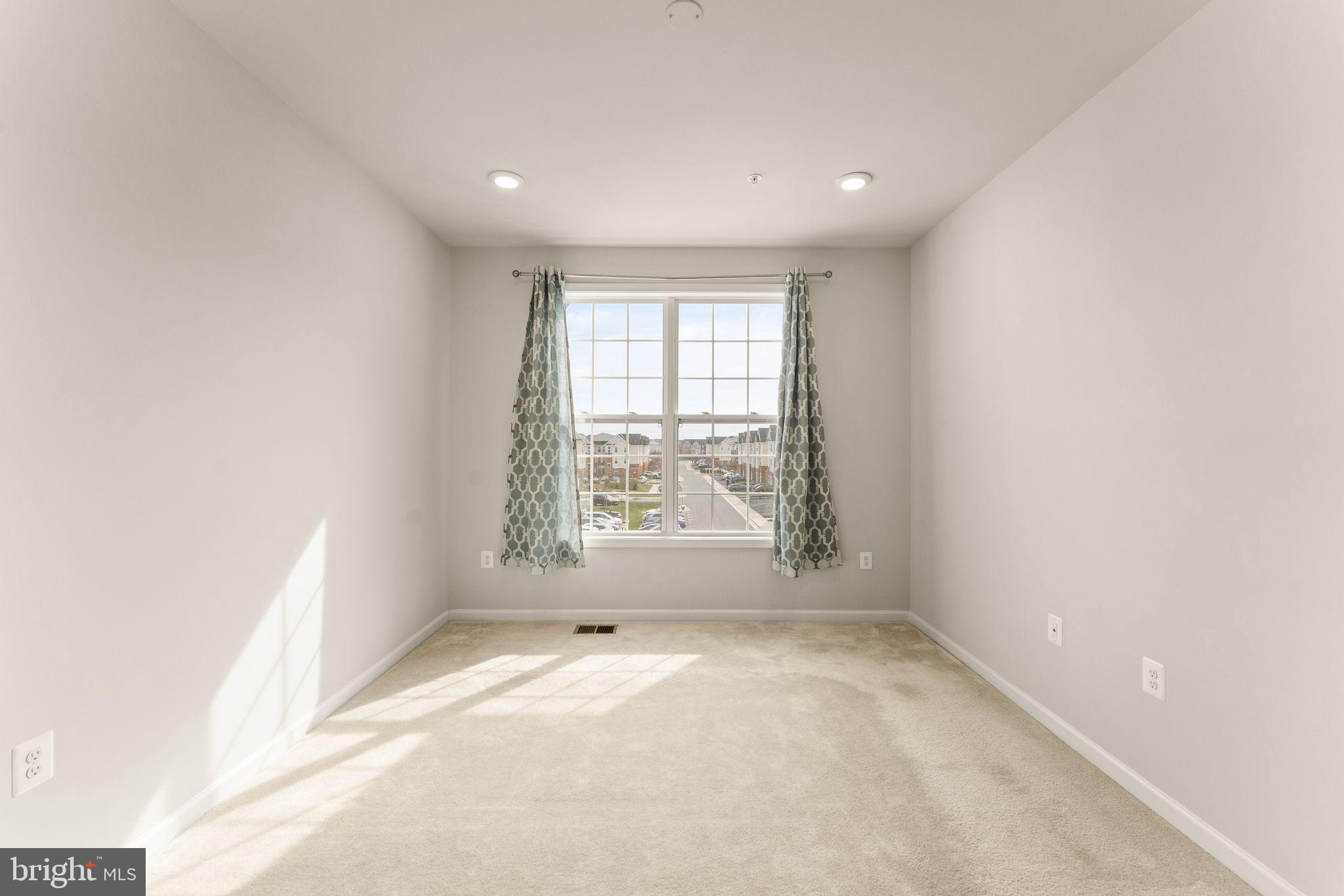 RIDGES AT LOUDOUN VALLEY - Residential