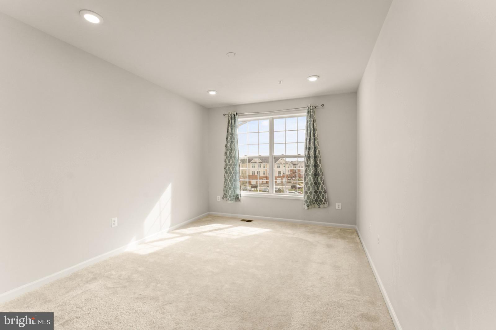 RIDGES AT LOUDOUN VALLEY - Residential