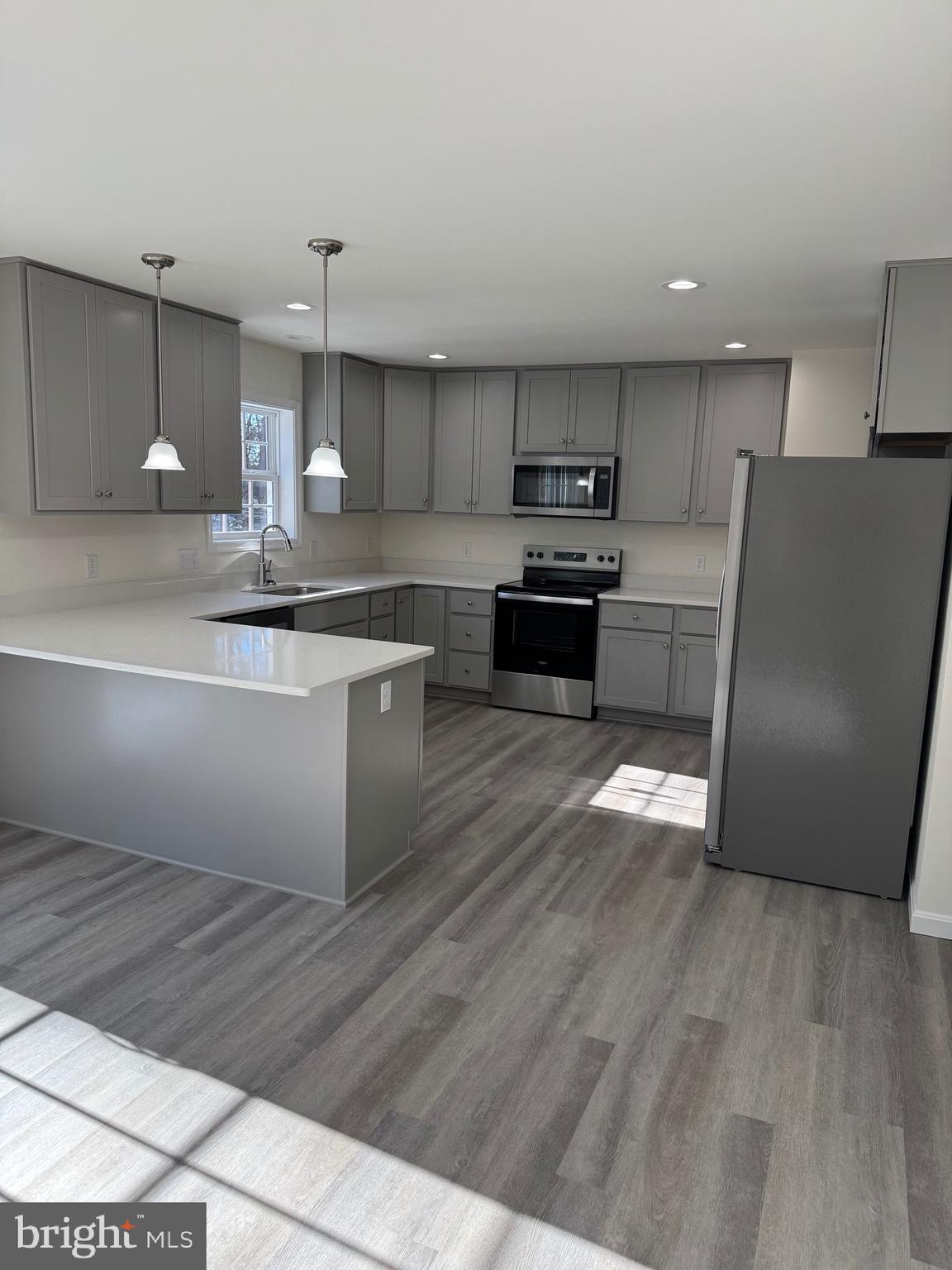 ANDREWS LAKE ESTS - Residential