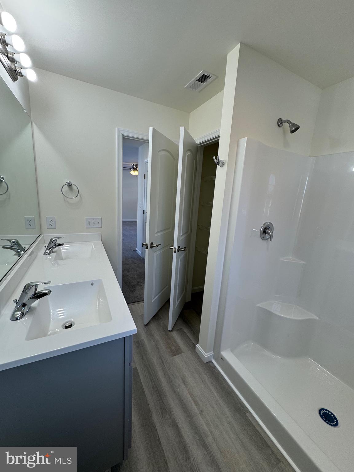 ANDREWS LAKE ESTS - Residential