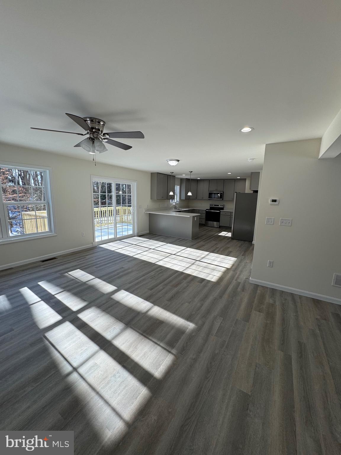 ANDREWS LAKE ESTS - Residential