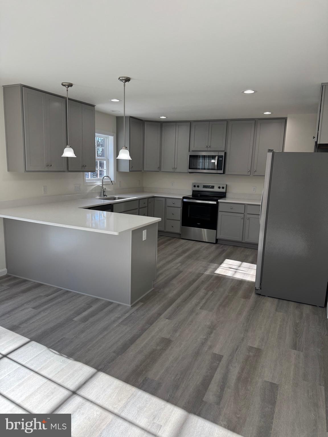 ANDREWS LAKE ESTS - Residential