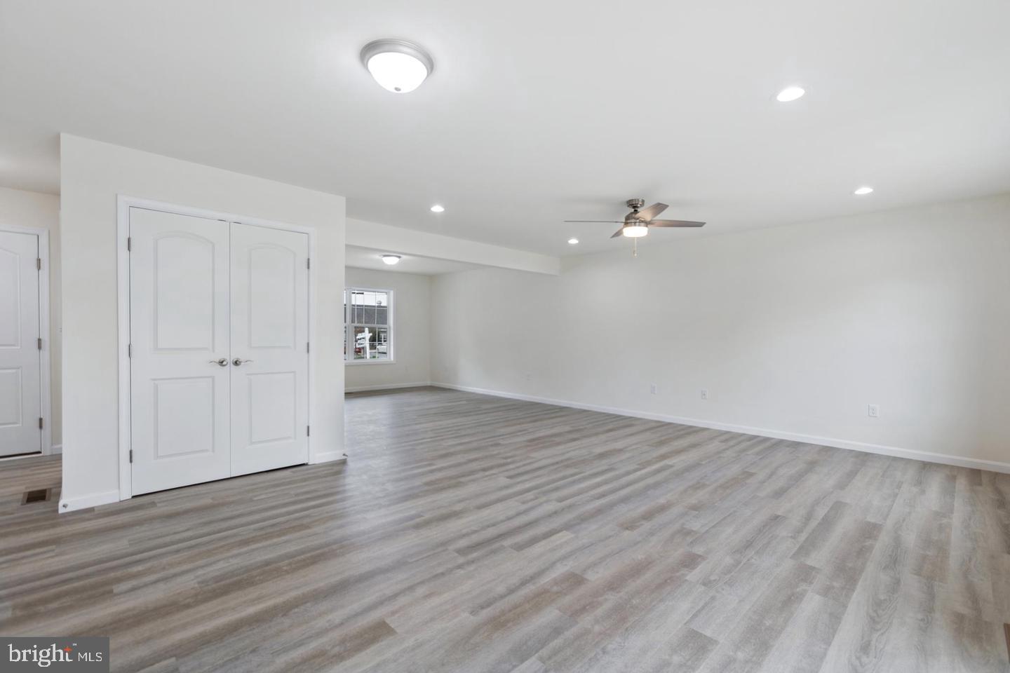 ANDREWS LAKE ESTS - Residential