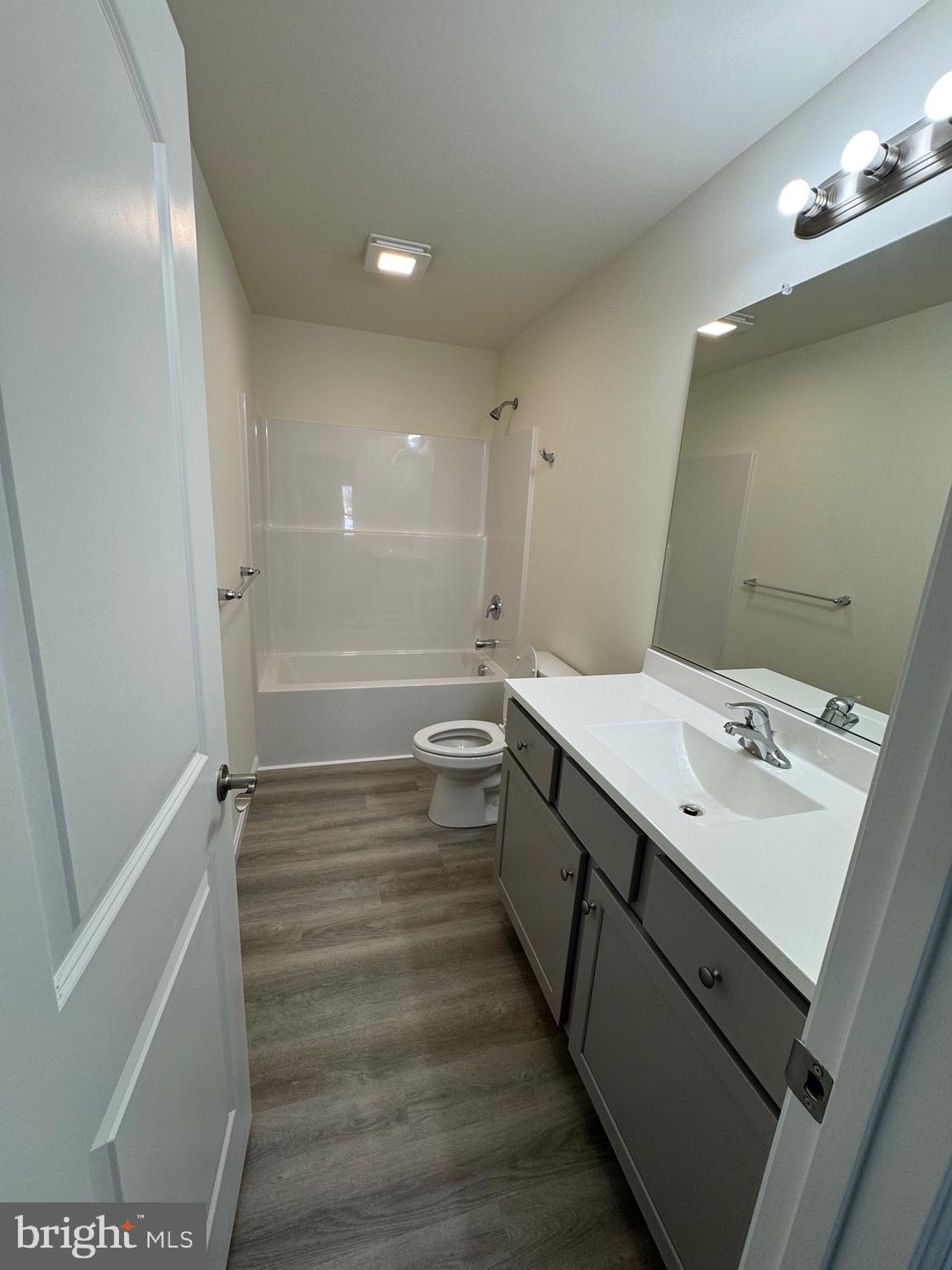 ANDREWS LAKE ESTS - Residential