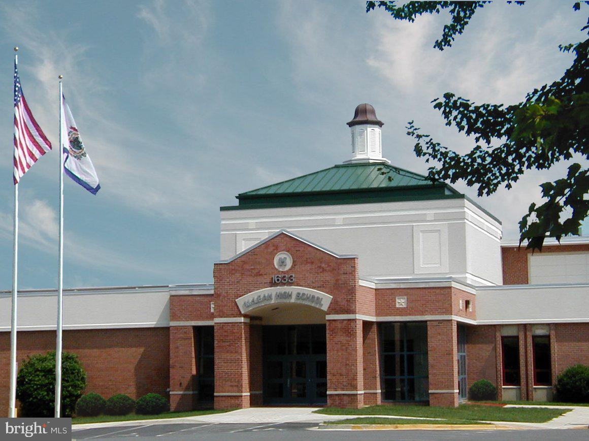 TIMBERLANE VILLAGE GARDEN CONDOMINIUMS - Residential