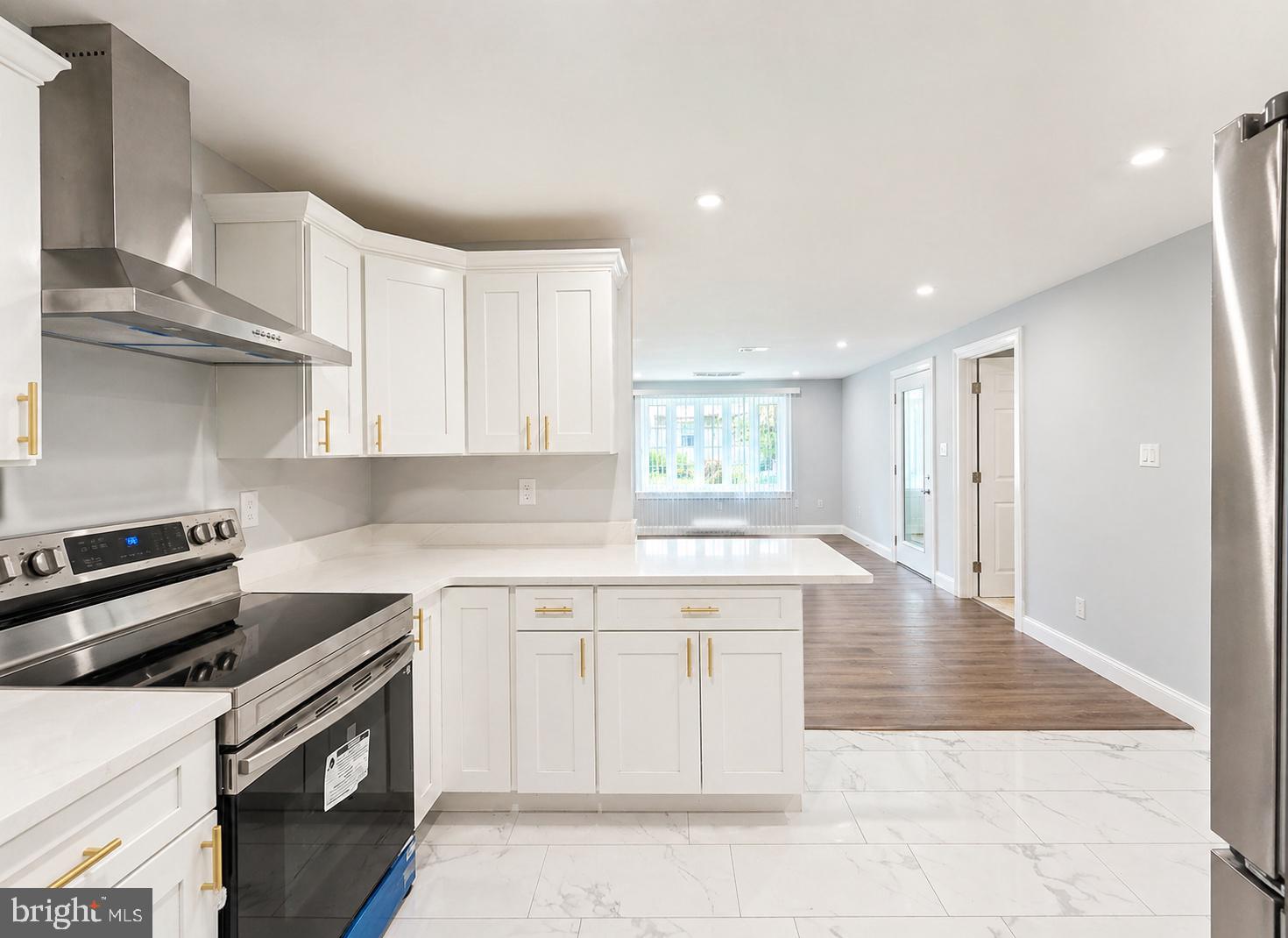 TAYLOR MANOR - Residential