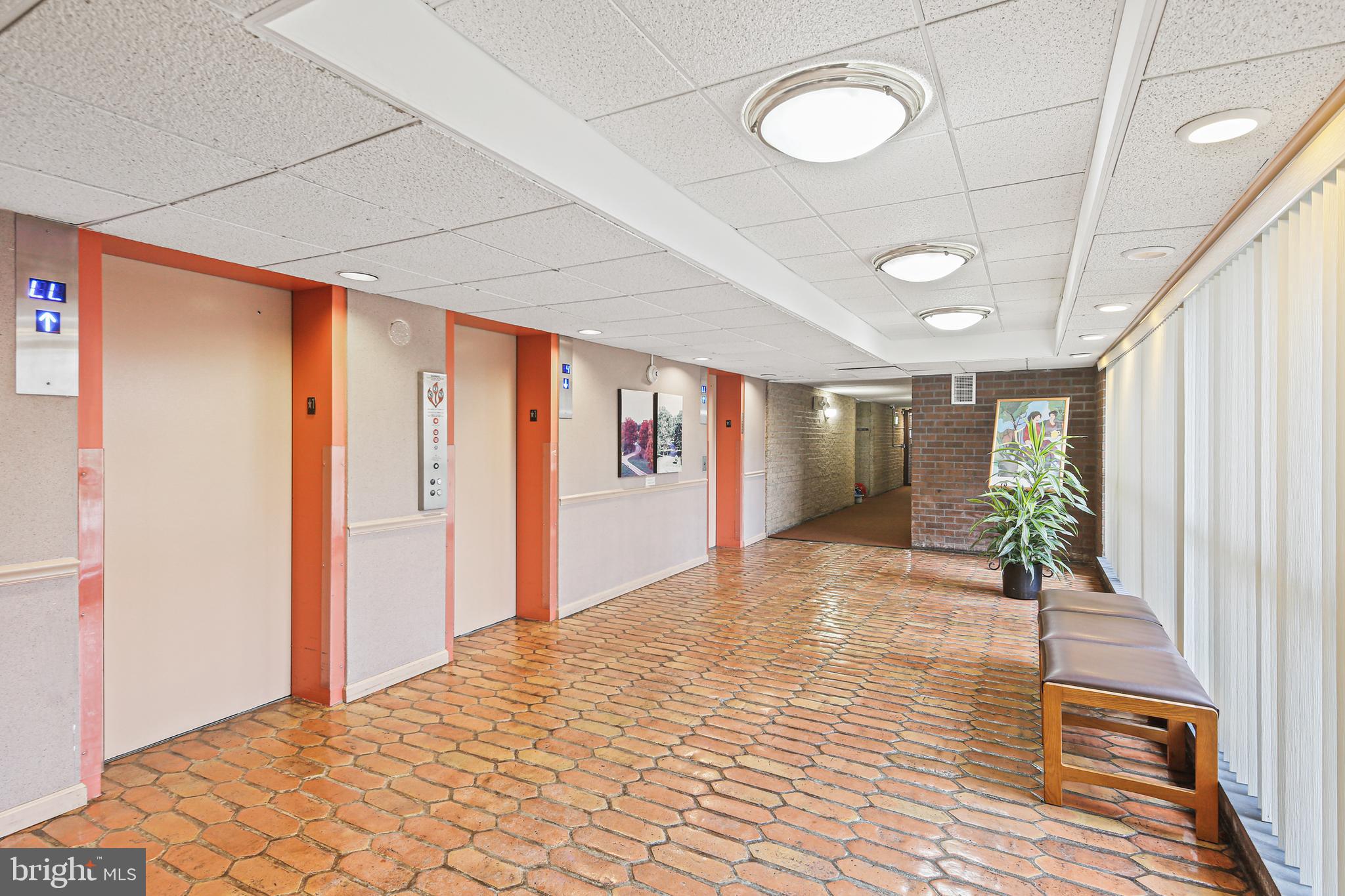 SUBURBAN OAKS - Residential