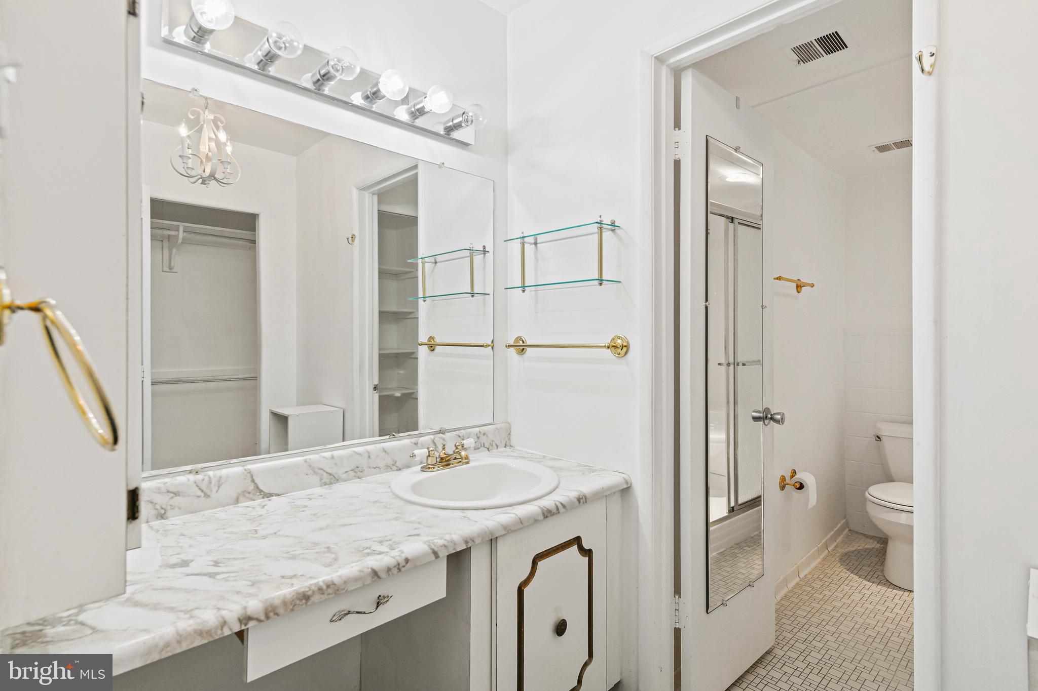 SUBURBAN OAKS - Residential