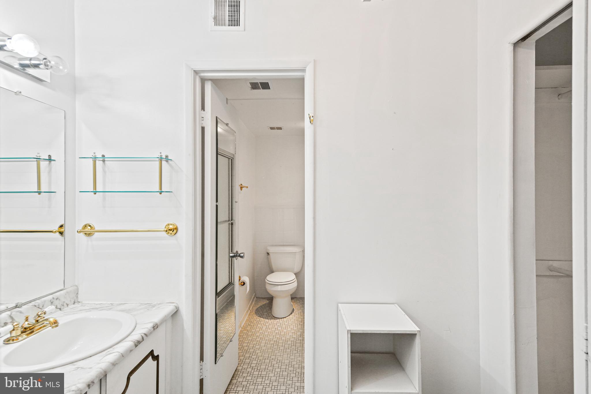 SUBURBAN OAKS - Residential