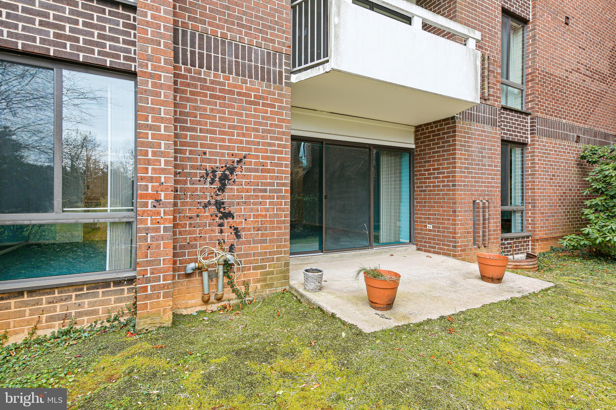 SUBURBAN OAKS - Residential