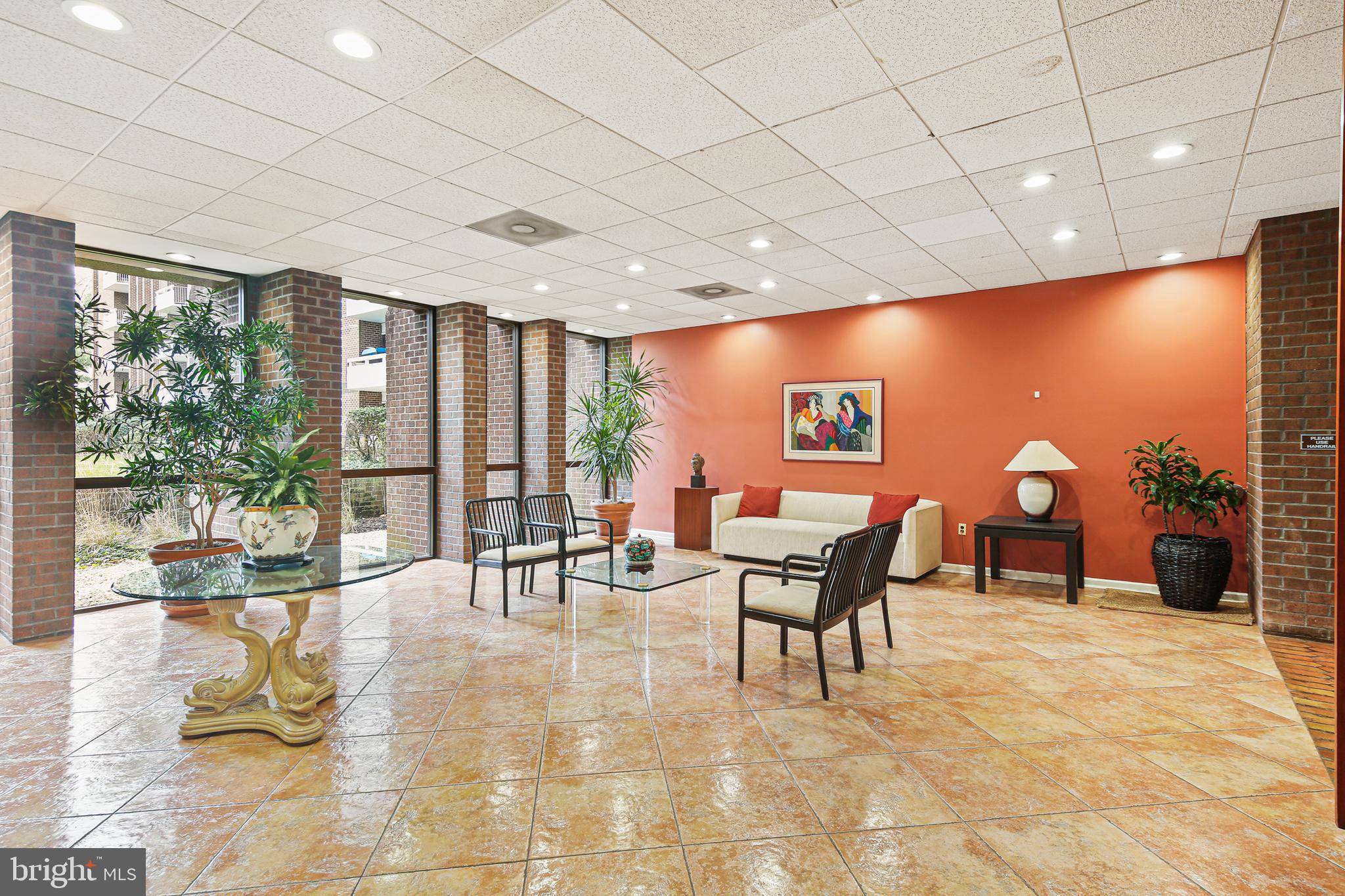 SUBURBAN OAKS - Residential