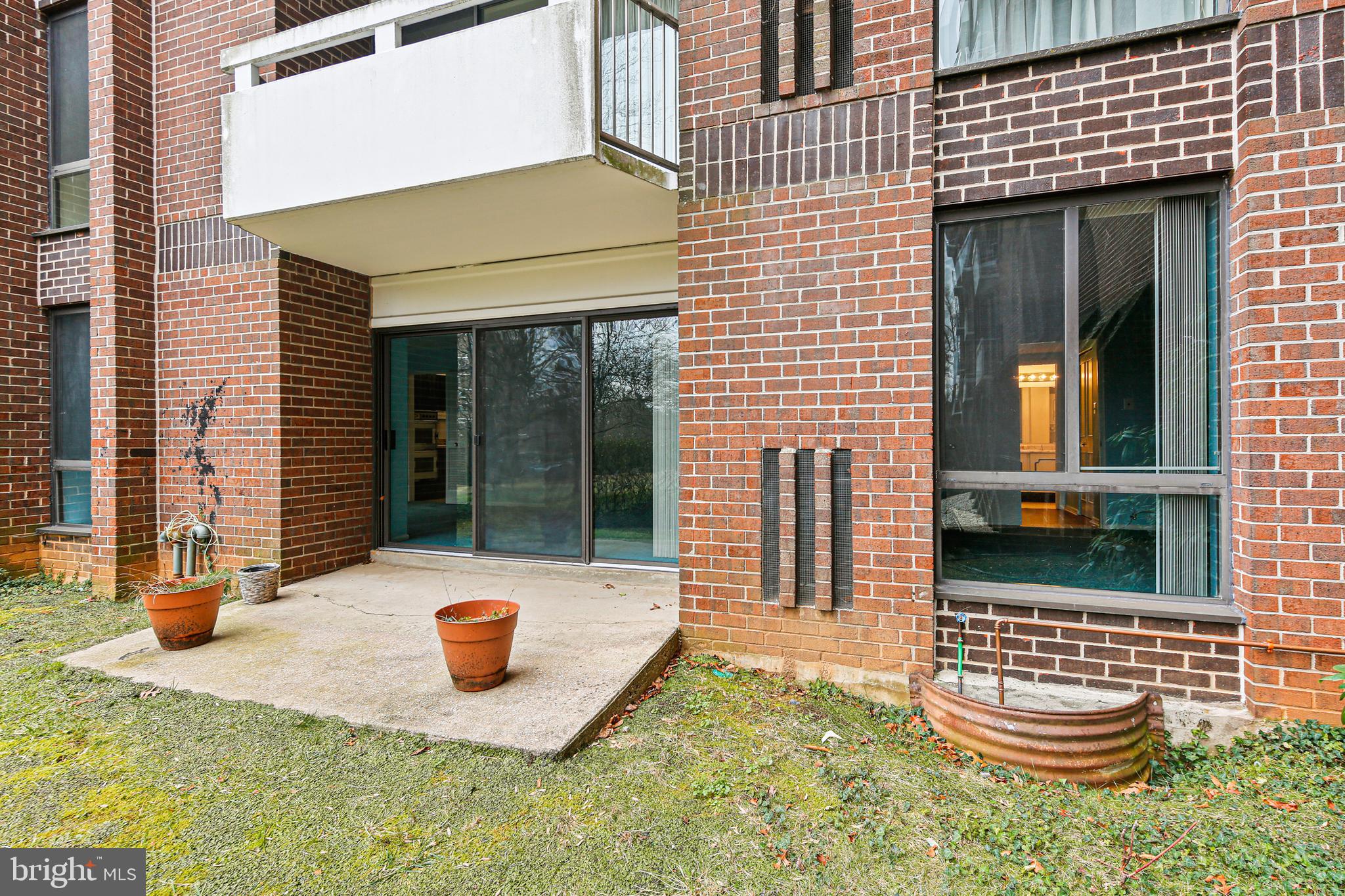 SUBURBAN OAKS - Residential