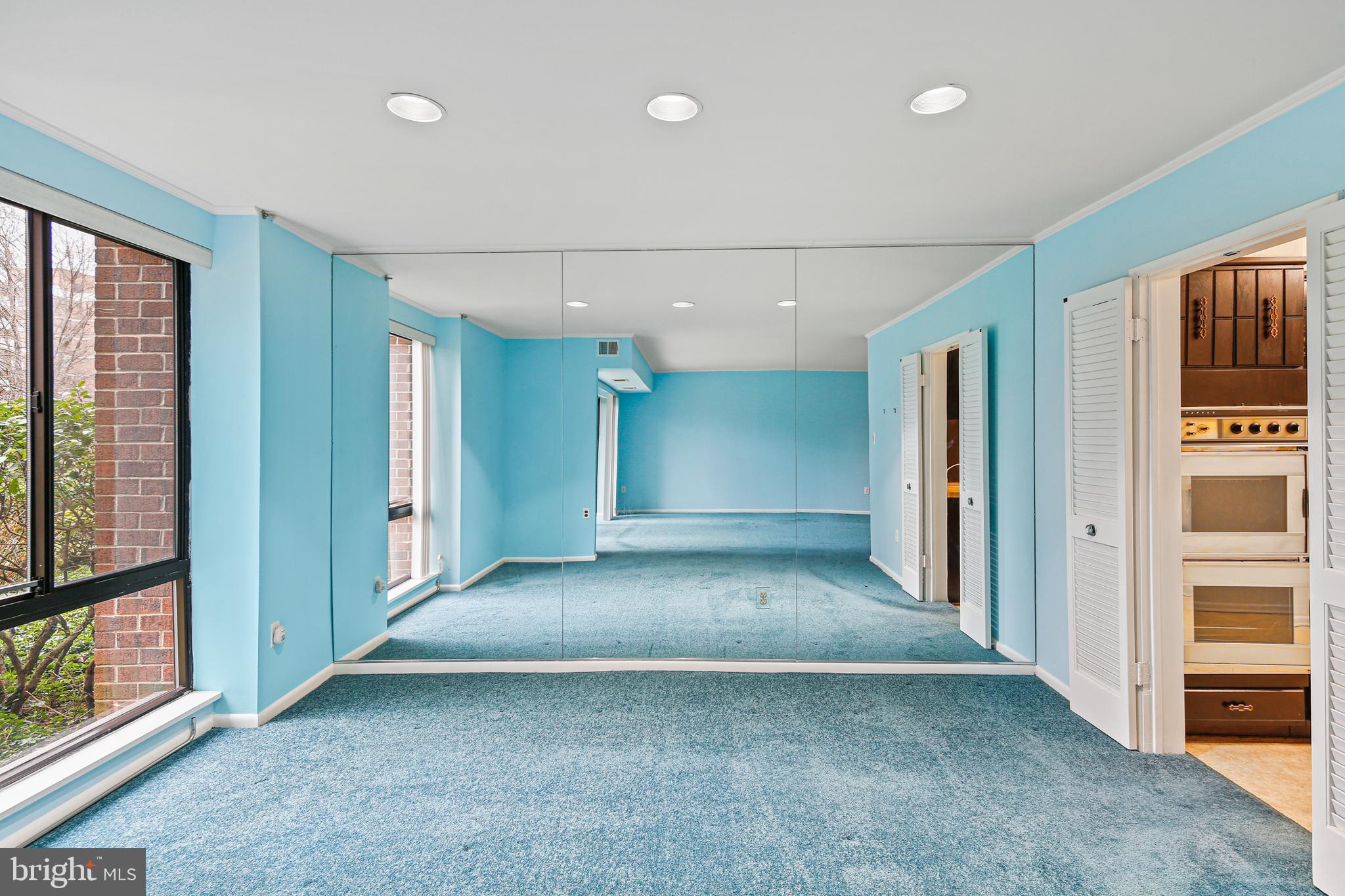 SUBURBAN OAKS - Residential