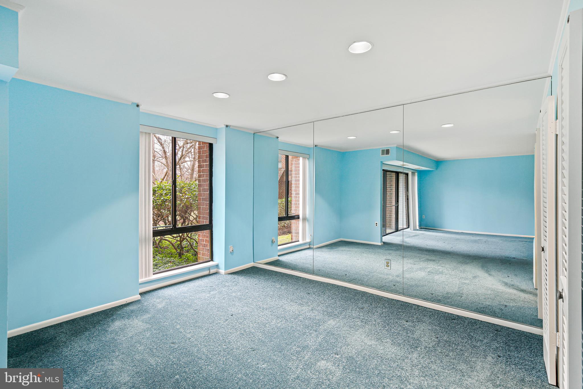 SUBURBAN OAKS - Residential