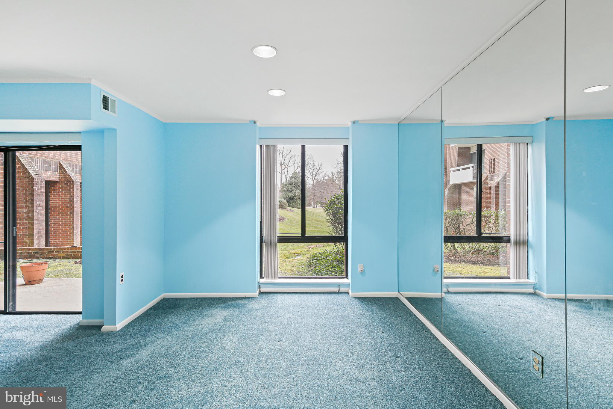 SUBURBAN OAKS - Residential