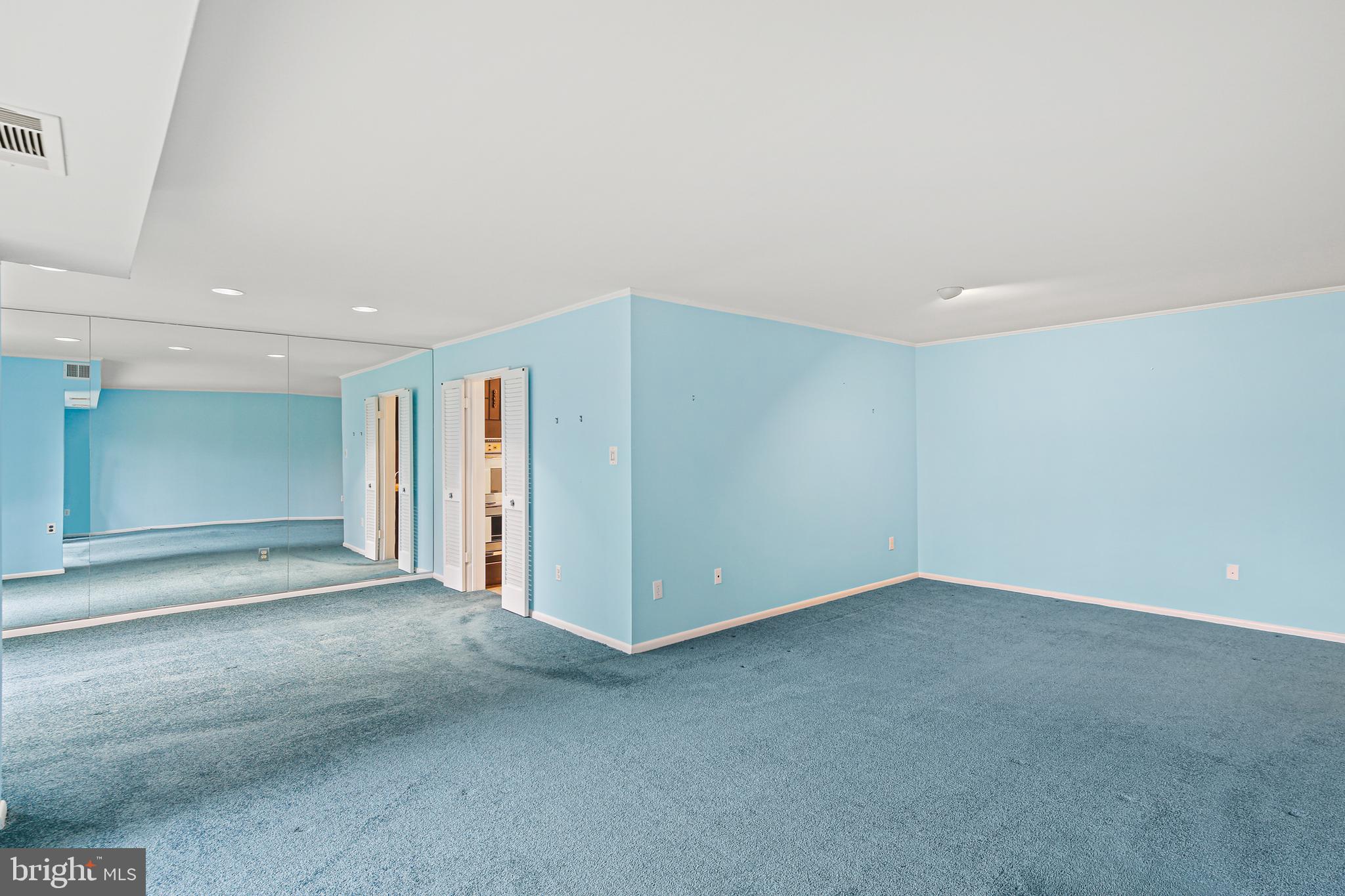 SUBURBAN OAKS - Residential