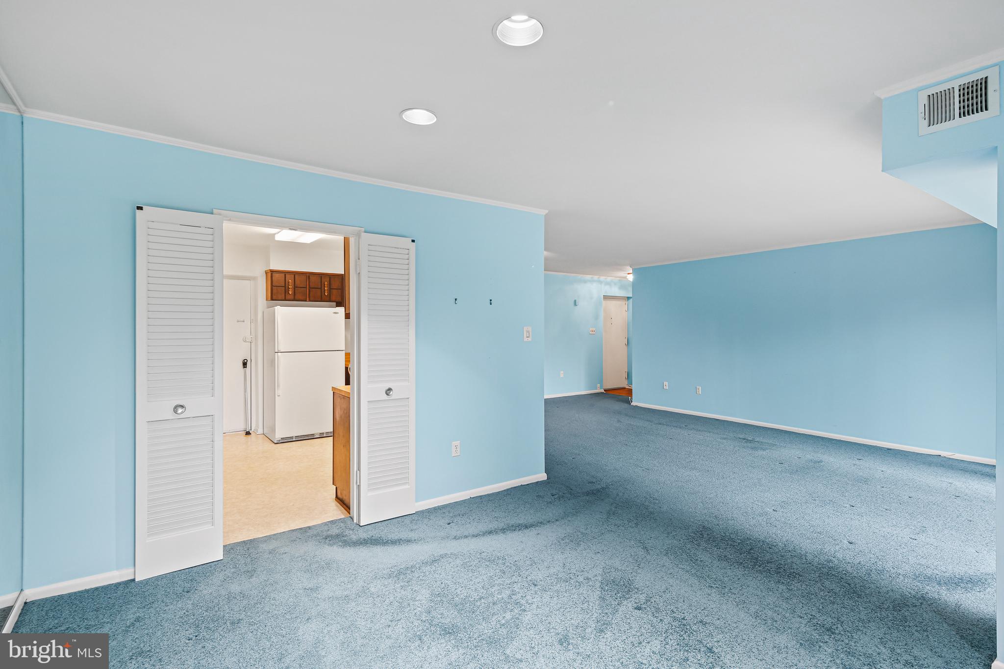 SUBURBAN OAKS - Residential