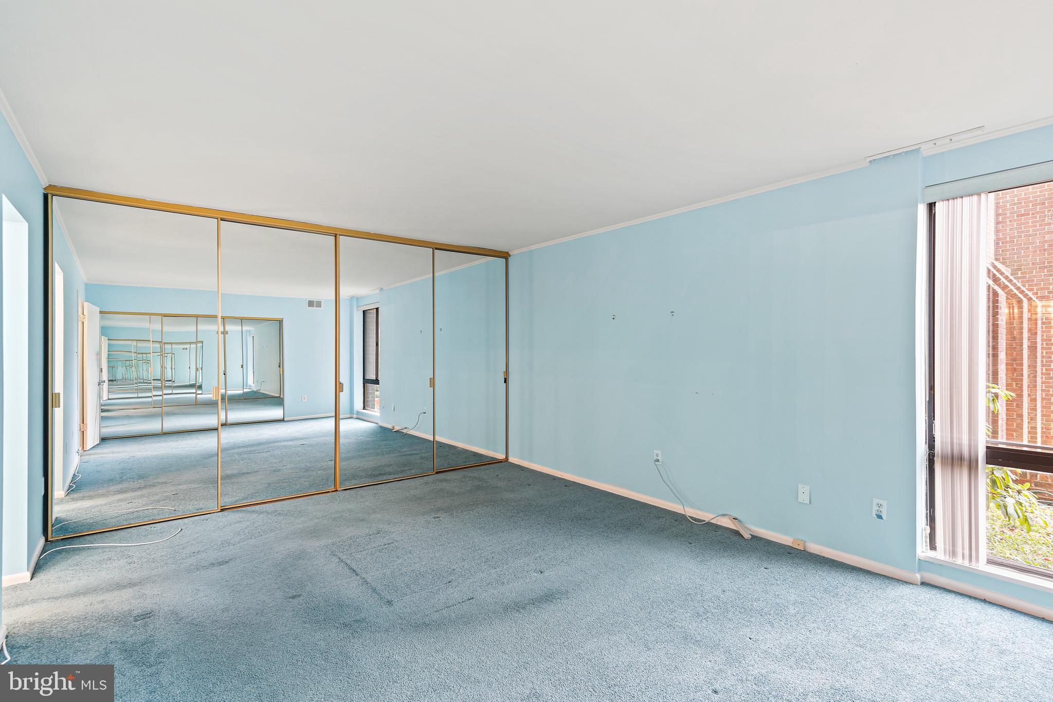 SUBURBAN OAKS - Residential