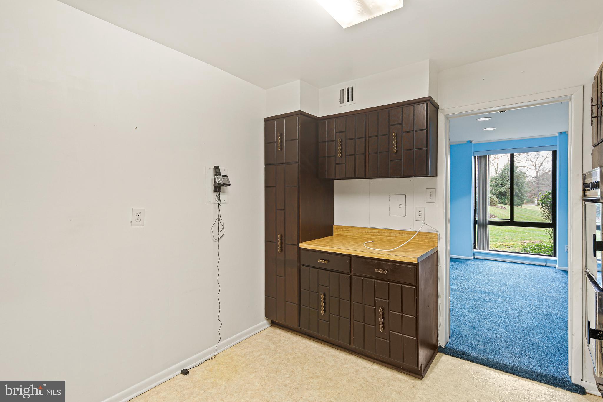 SUBURBAN OAKS - Residential