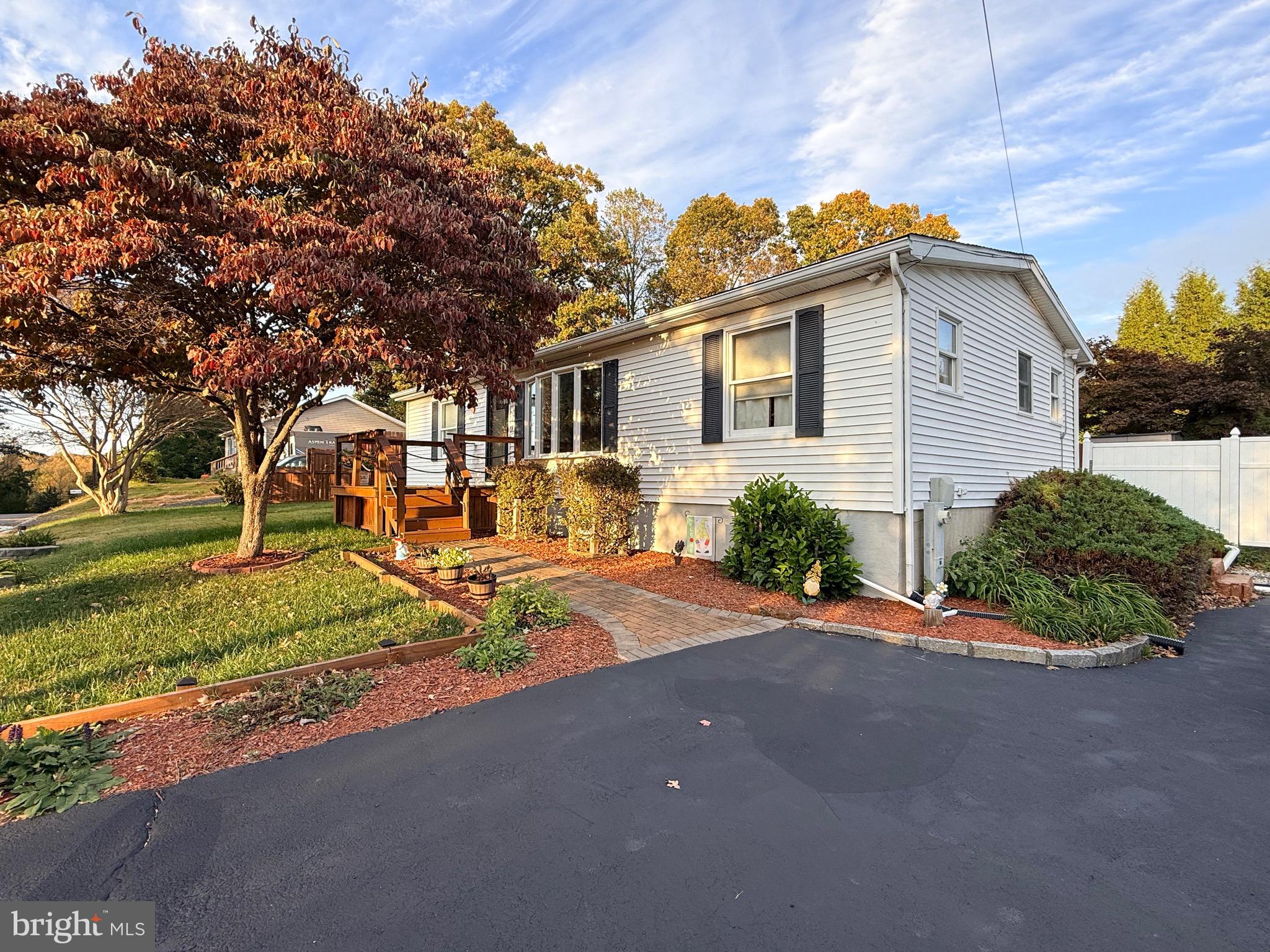 1505 MANDEVILLE LANE